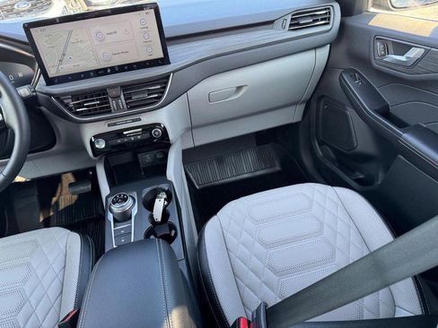 Used 2023 Ford Escape SE w/ PHEV Premium Package image 16