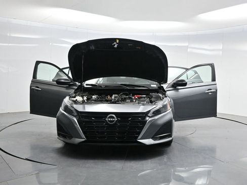Used 2024 Nissan Altima 2.5 SV FWD image 35