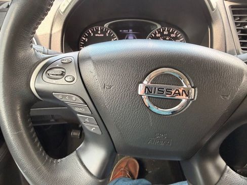 Used 2017 Nissan Pathfinder SV AWD/4WD image 16