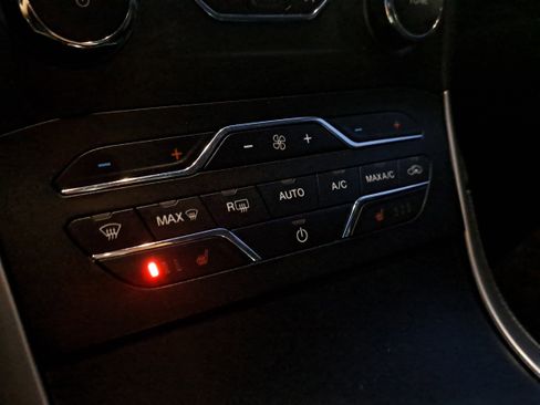 Used 2020 Ford Edge SEL w/ Cold Weather Package image 32