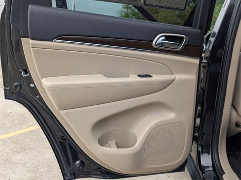 Used 2015 Jeep Grand Cherokee Limited image 26