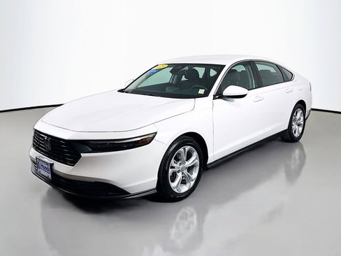 Certified 2023 Honda Accord LX image 3