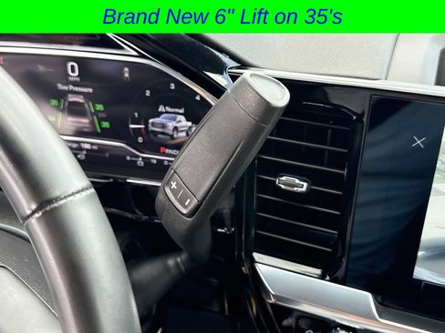 Used 2025 GMC Sierra 1500 SLT AWD/4WD image 30