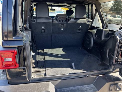 Used 2019 Jeep Wrangler Unlimited Sahara AWD/4WD image 11