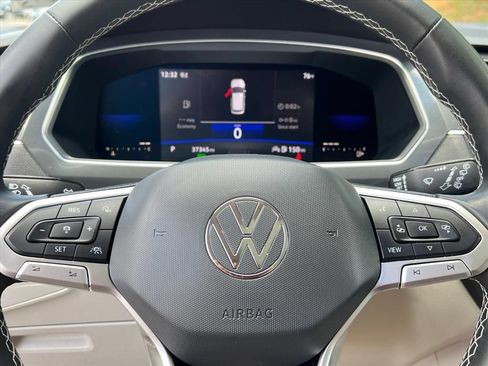 Used 2022 Volkswagen Tiguan SE AWD/4WD image 15