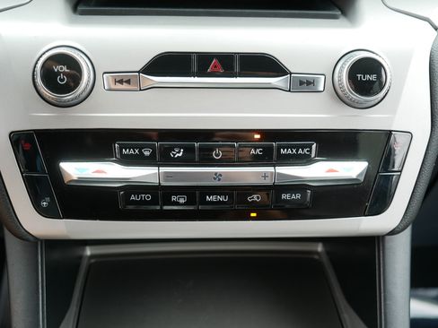 Used 2023 Ford Explorer XLT w/ Equipment Group 202A AWD/4WD image 29