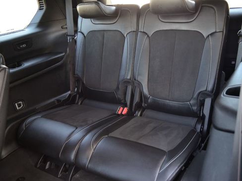 Used 2023 Jeep Grand Cherokee L Laredo image 34