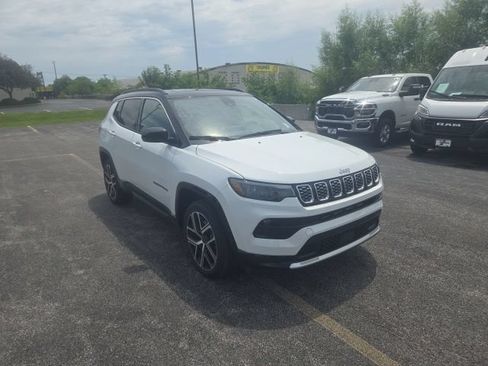 Used 2025 Jeep Compass Limited w/ Elite Group AWD/4WD image 2