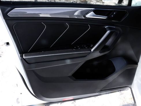 Used 2023 Volkswagen Tiguan SE R-Line image 25