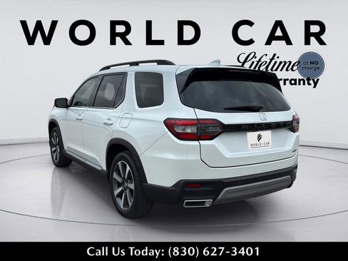 Used 2023 Honda Pilot Touring image 13
