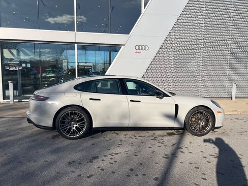Used 2023 Porsche Panamera 4 Platinum Edition image 19