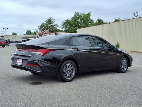 Used 2025 Hyundai Elantra Hybrid FWD image 21