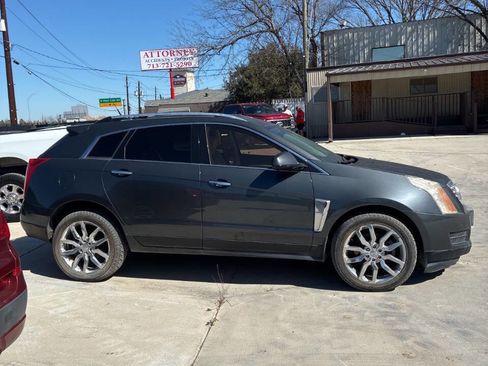 Used 2013 Cadillac SRX Luxury image 4