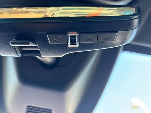 New 2025 Chevrolet Equinox EV RS image 30