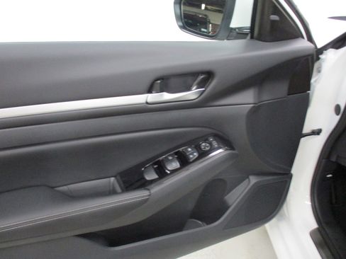 New 2025 Nissan Altima 2.5 SL image 29