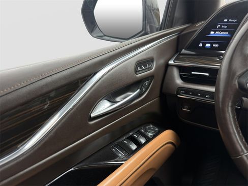Used 2023 Cadillac Escalade ESV Premium Luxury image 25