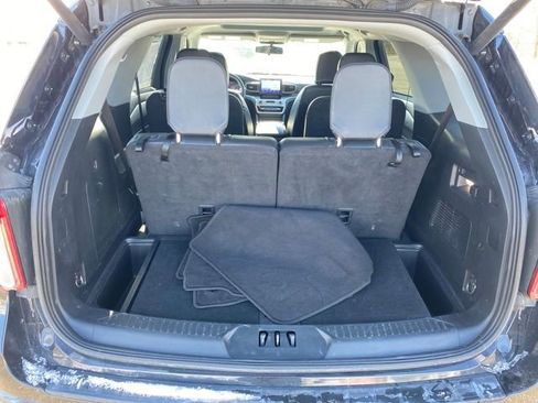 Used 2023 Ford Explorer XLT AWD/4WD image 21