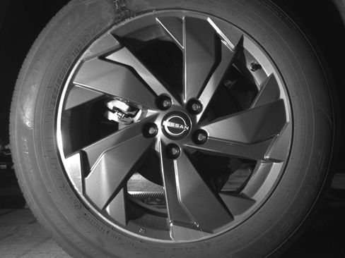 Used 2025 Nissan Rogue SV FWD image 15