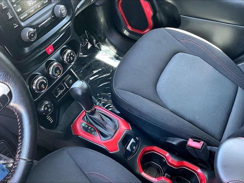 Certified 2016 Jeep Renegade Trailhawk AWD/4WD image 11