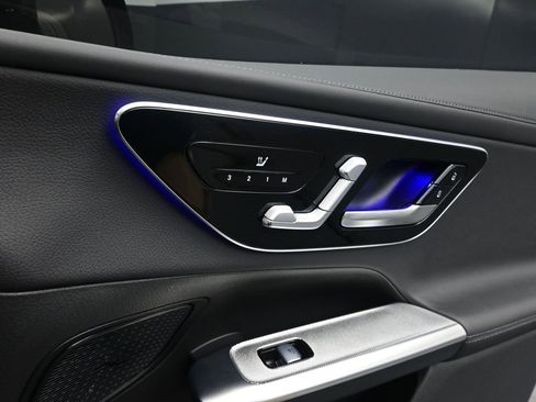 Used 2025 Mercedes-Benz GLC 300 GLC 300 image 32