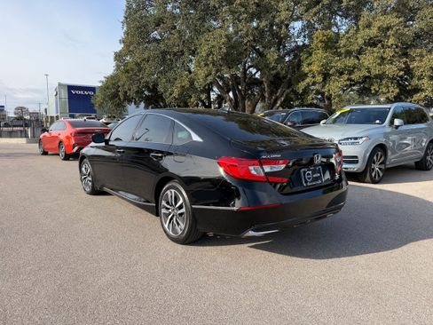 Used 2020 Honda Accord Touring image 4