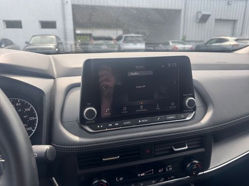 Used 2025 Nissan Rogue SV FWD image 20