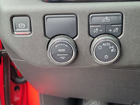 Used 2025 Chevrolet Silverado 1500 LT RWD image 17