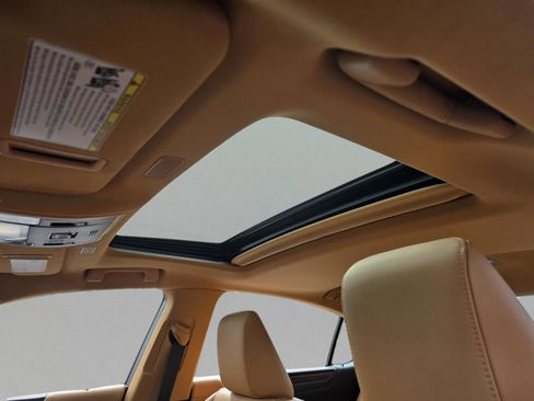 Used 2024 Lexus ES 350 w/ Premium Package image 13