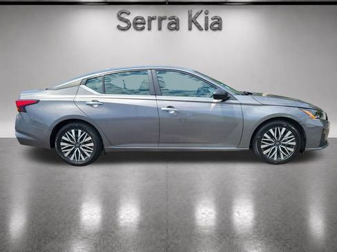 Used 2024 Nissan Altima 2.5 SV FWD image 6