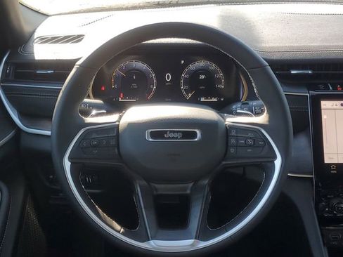 New 2025 Jeep Grand Cherokee Limited image 17