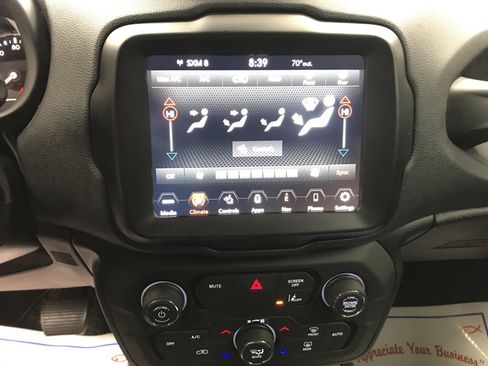 Used 2023 Jeep Renegade Limited image 7