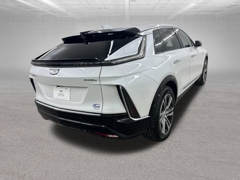 Certified 2024 Cadillac Lyriq Luxury AWD/4WD image 11
