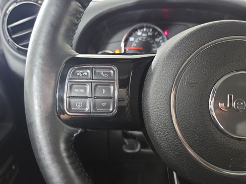 Used 2015 Jeep Wrangler Unlimited Sahara AWD/4WD image 16