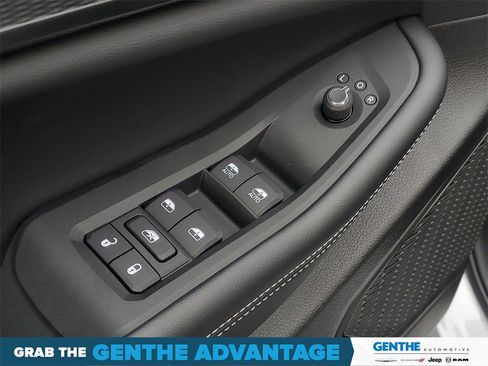 New 2025 Jeep Grand Cherokee L Altitude image 12