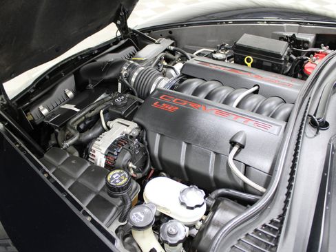 Used 2005 Chevrolet Corvette Convertible w/ Preferred Equipment Group image 24