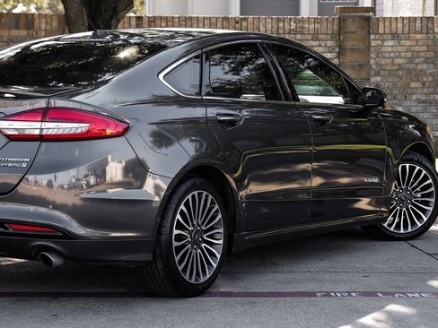Used 2017 Ford Fusion Titanium image 17