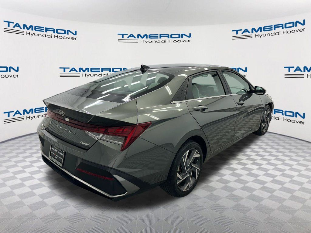 Used 2025 Hyundai Elantra Limited FWD image 5