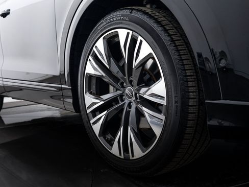 Certified 2025 Audi Q8 Prestige w/ Prestige Package image 20