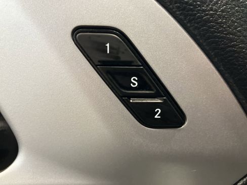 Used 2025 Chrysler Pacifica Limited FWD image 15