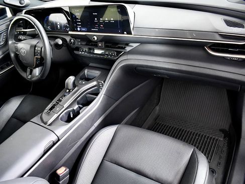 Used 2023 Toyota Crown Platinum image 26