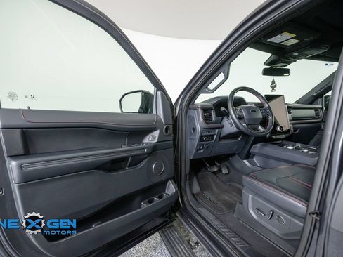Used 2024 Ford Expedition Limited AWD/4WD image 9