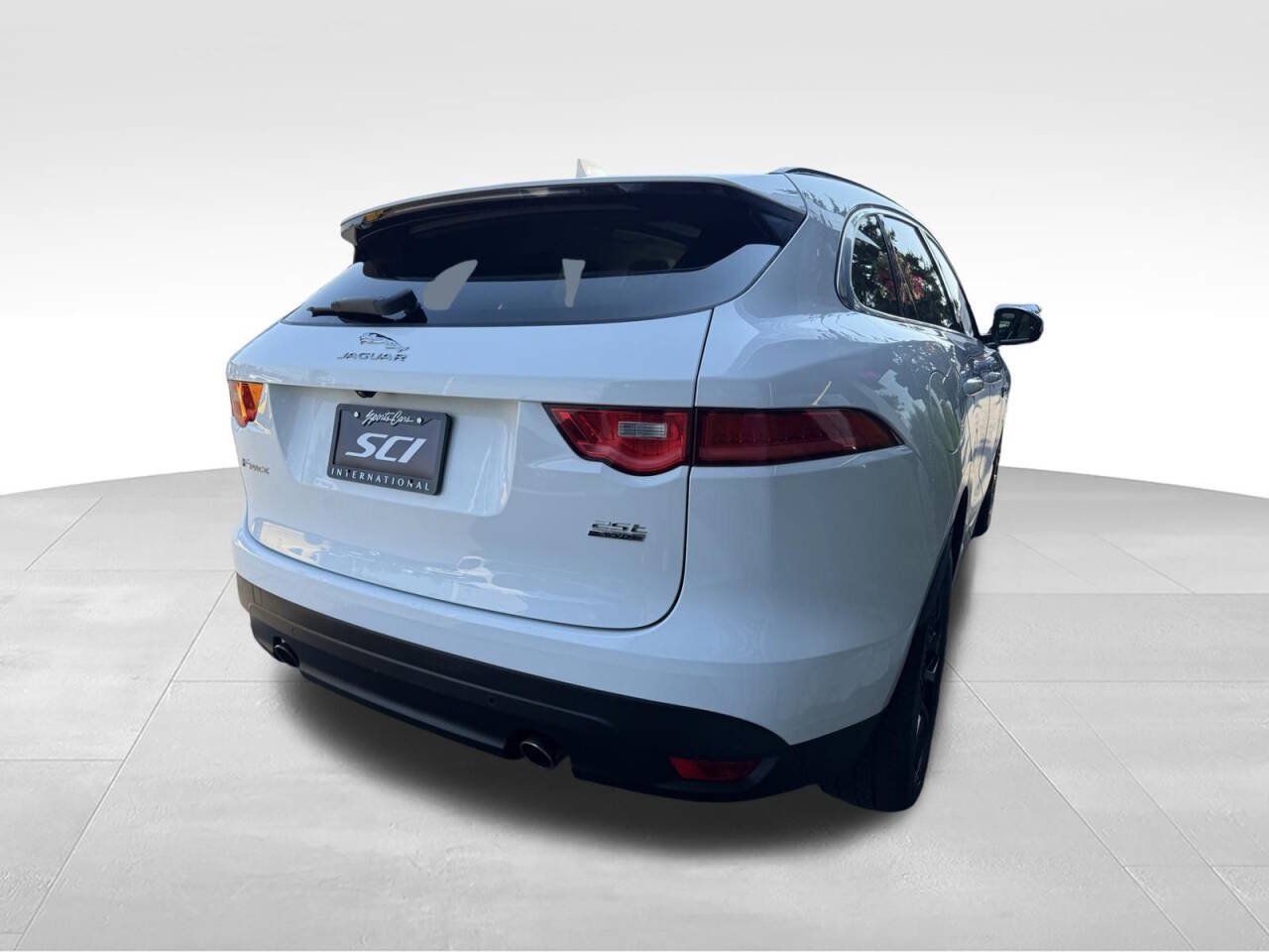 Used 2019 Jaguar F-PACE Premium AWD/4WD image 4