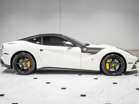 Used 2017 Ferrari F12 Berlinetta RWD image 6