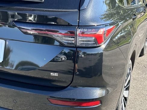 Used 2025 Mitsubishi Outlander SE image 10