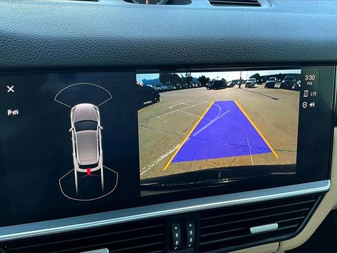 Used 2023 Porsche Cayenne Platinum Edition image 23