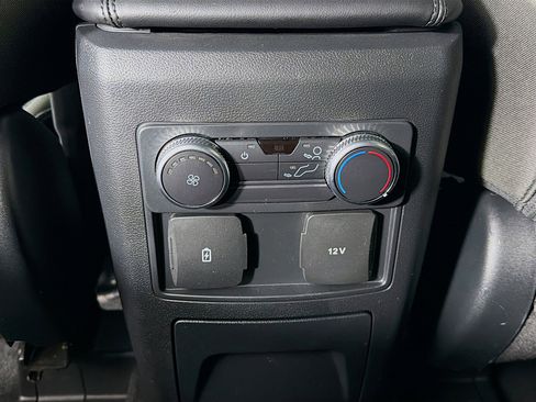 Used 2022 Ford Explorer XLT image 25