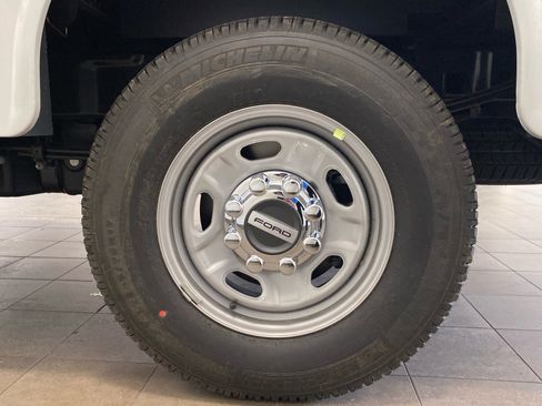 New 2026 Ford F250 XL w/ XL Chrome Package image 20