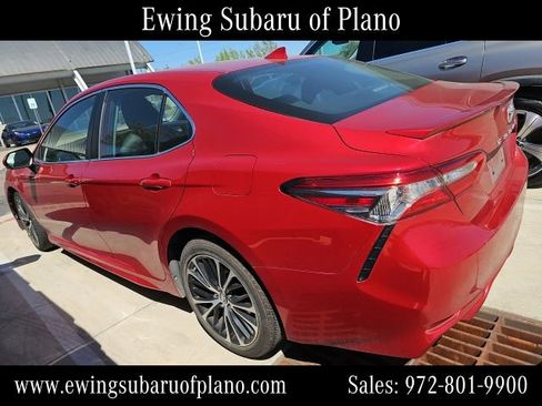 Used 2019 Toyota Camry SE image 3