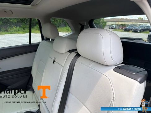 Used 2020 Volkswagen Tiguan SE w/ Panoramic Sunroof Package FWD image 9