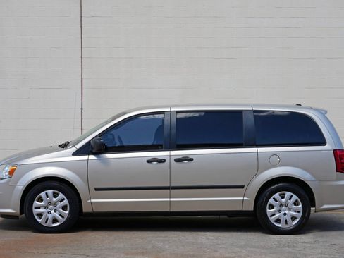 Used 2015 Dodge Grand Caravan American Value Package w/ UConnect Hands-Free Group FWD image 37